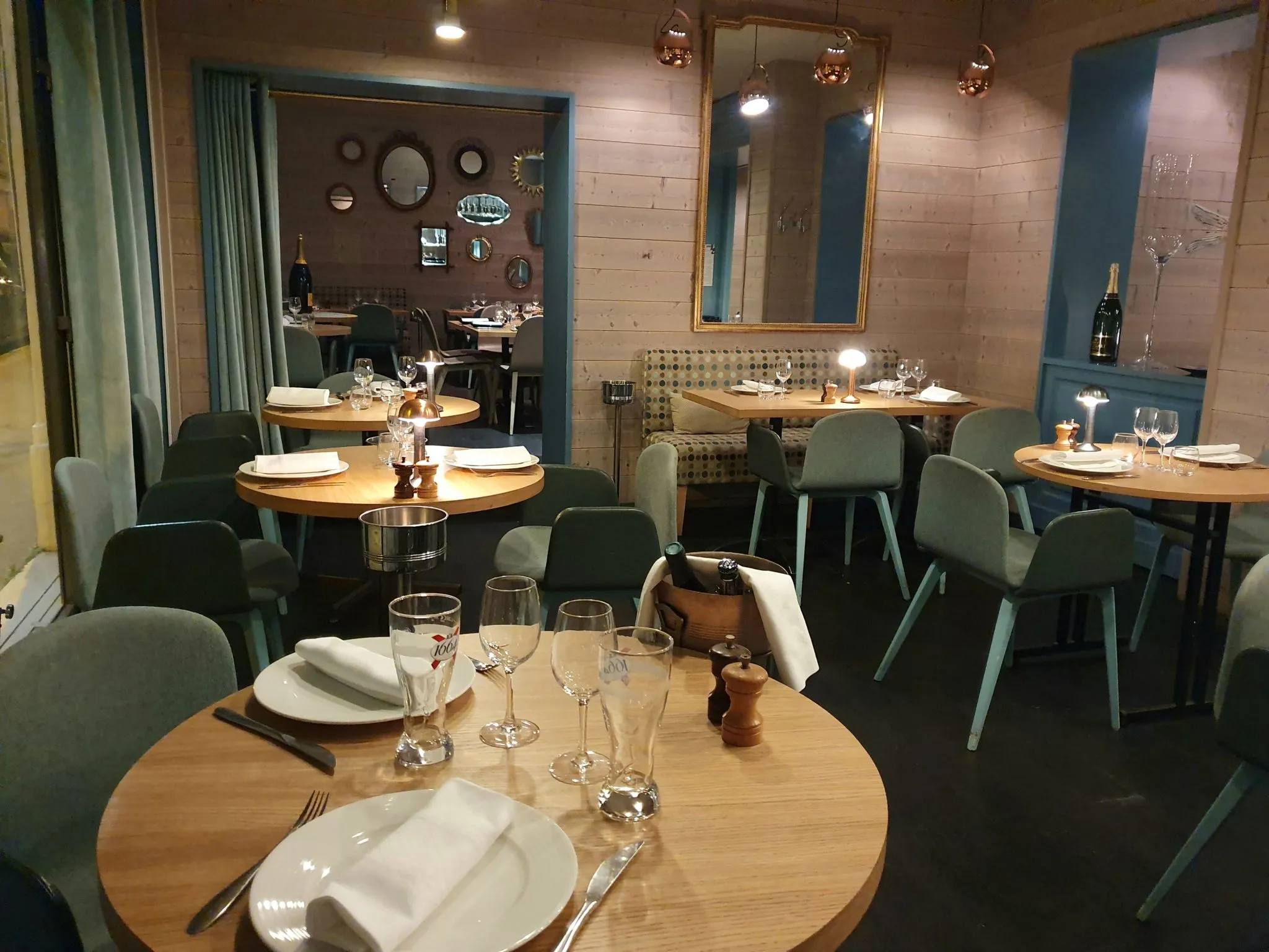 Elegant and cozy interior decoration of Vin et Marée restaurant, a hallmark of the allintitle:et restaurant menu experience