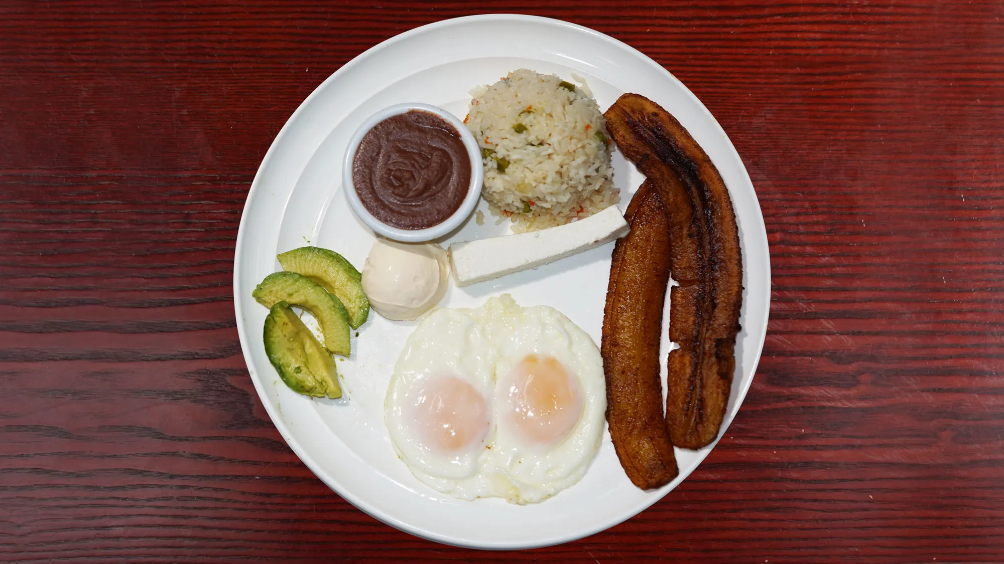 Sunny eggs with plantains, rice and beans, a complete meal on the armenia restaurant menu