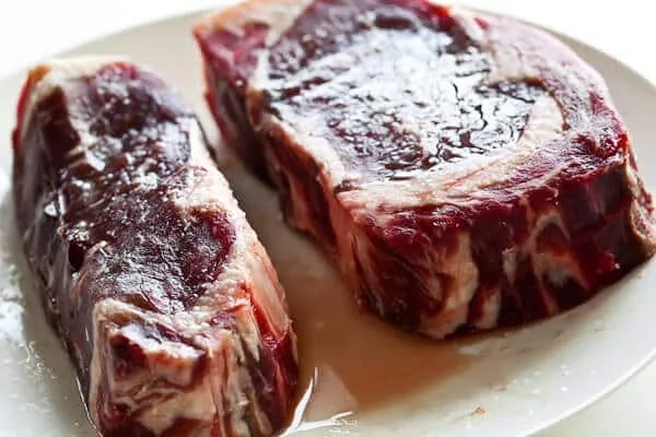 Timeline progression images: steak surface after 1.25 hours of salting