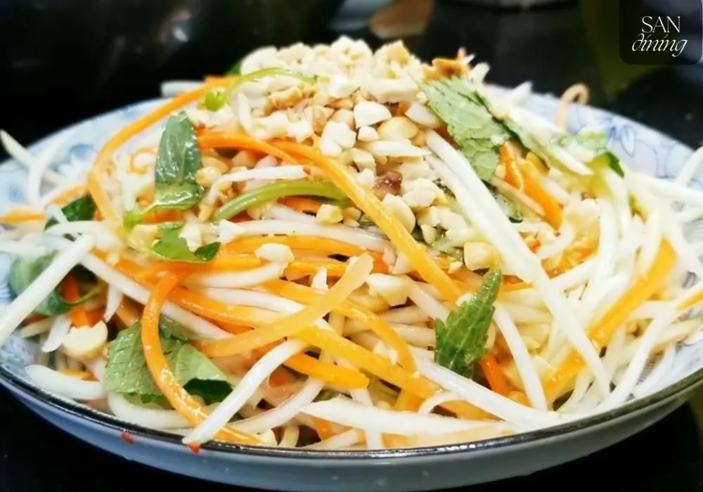 Goi Du Du, a refreshing Vietnamese green papaya salad with carrots and mint