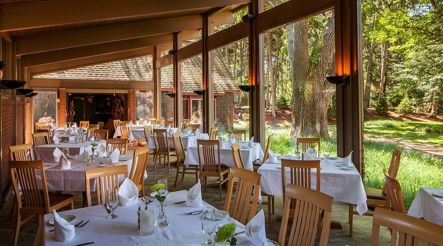 red geranium restaurant menu: A Comprehensive Review of Entrees, Desserts, and the New Harmony Dining Experience