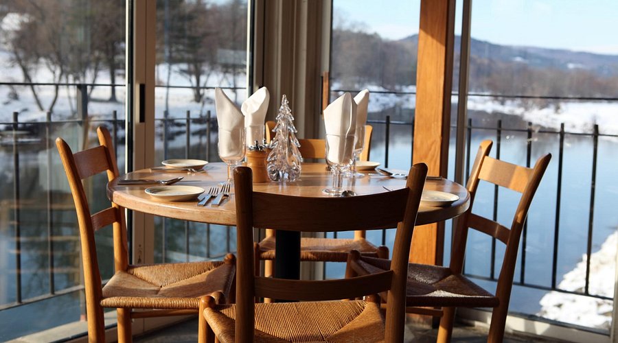 simon restaurant menu: An Expert Analysis of the Signature Anchorage Dinner Offerings