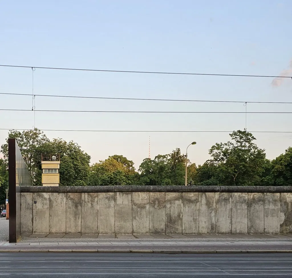 A busy street scene in Berlin, reflecting the daily life before a culinary discovery